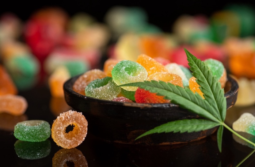 eat-with-thc-beverage