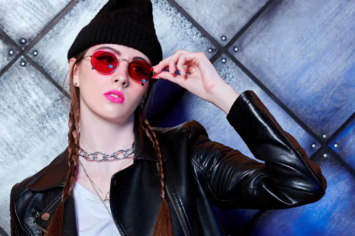 Dressing-Up-in-Leather-for-Fashion-Events-with-Micas-Accessories